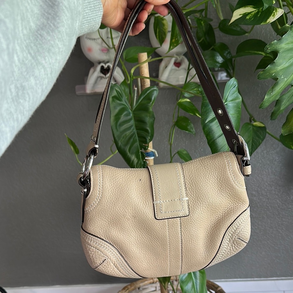 Coach Soho Cream Leather Shoulder Bag - Picture 2 of 5
